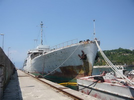 Posjet brodu Galeb  tijekom početka pregovora o lokaciji izložbe aktivističke umjetnosti iz Kolekcije u 2011. godini